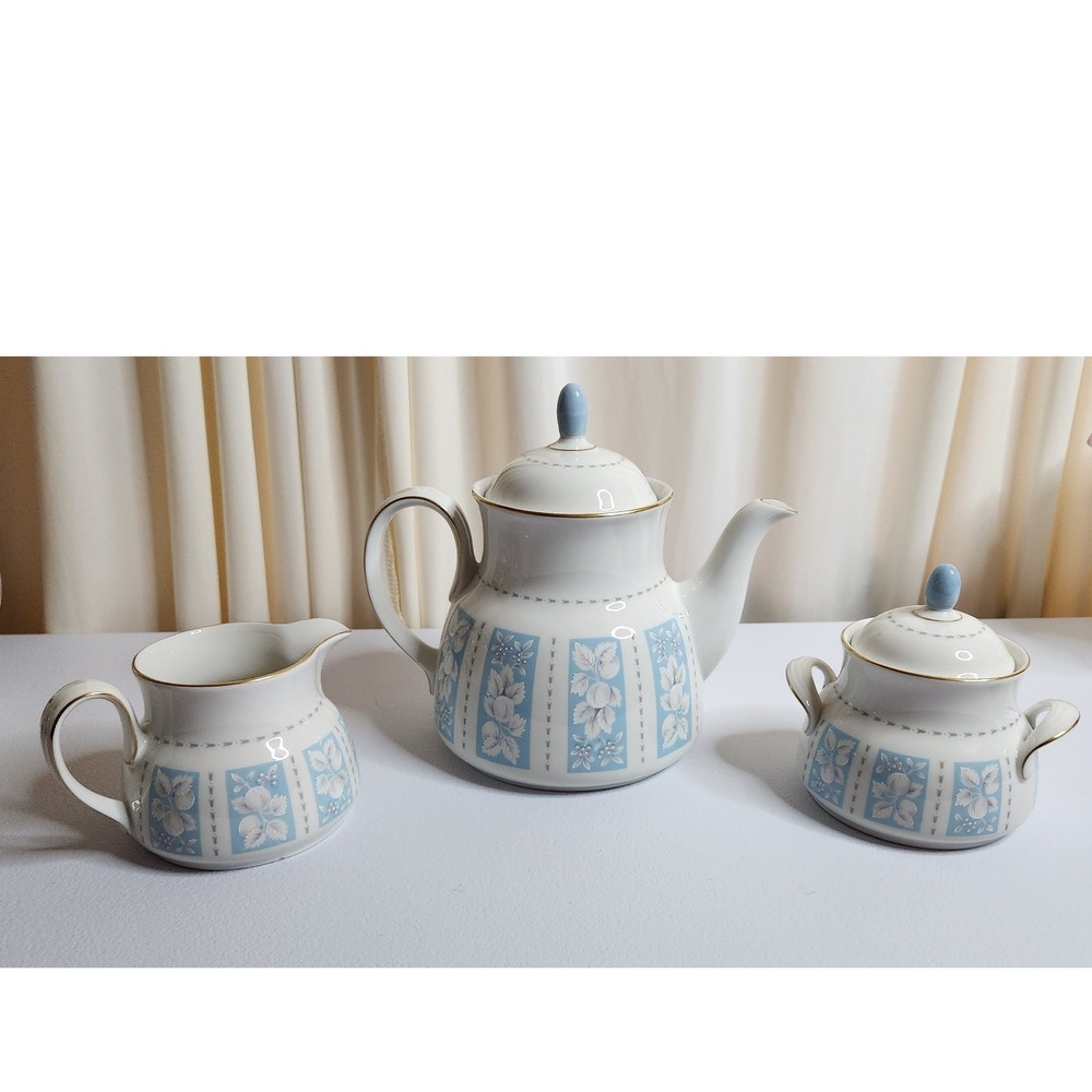 Royal Doulton Hampton Court 3 pc Tea Set